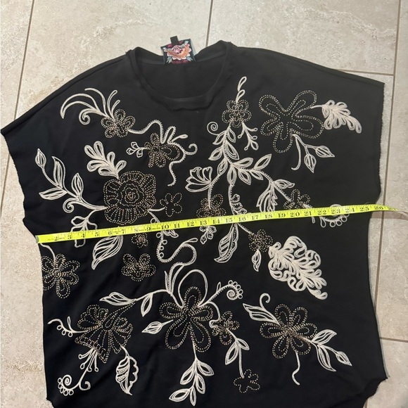 NWOT Johnny Was French Terry Embroidered Top sz M/L - Picture 3 of 6